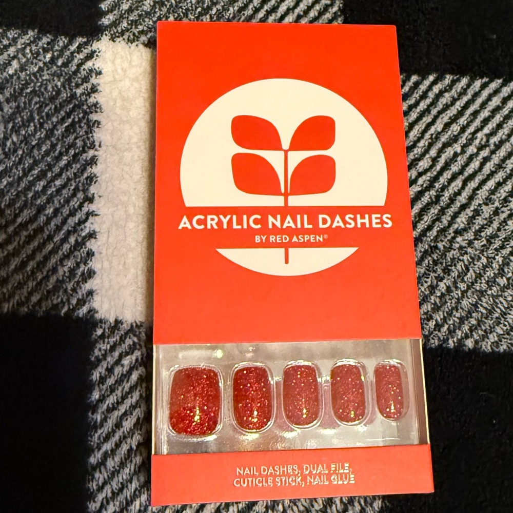 Red Aspen Nail Dashes